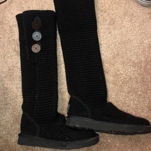 Black Bailey button knit uggs